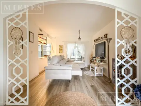 Casa 4 ambientes con 2 baños