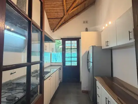 Casa en Alquiler con 4 cocheras
