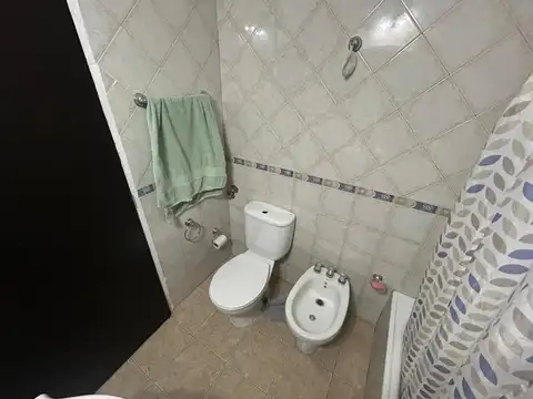 Casa 2 ambientes con 2 baños