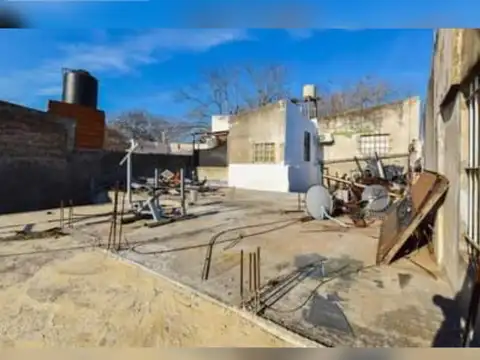 Galpon en venta 70 e/ 17 y 18 La Plata