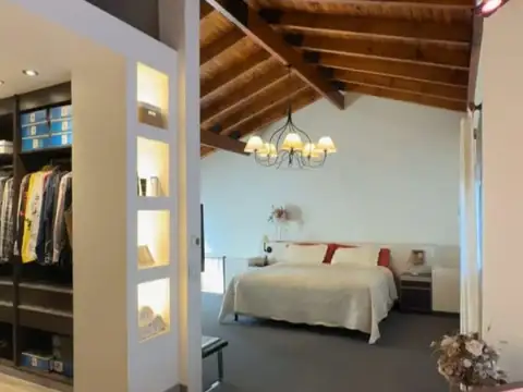 Casa en Venta con 6 cocheras