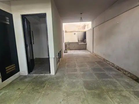 General Paz 1600, Piso pb