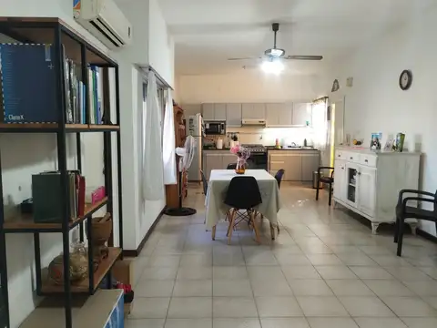 VENTA DE CASA 4 AMB + 2 LOCALES - IDEAL INVERSOR-