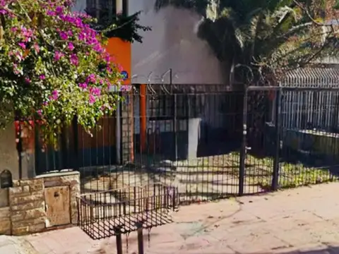 Venta Casa Duplex con Departamento interno Gllen