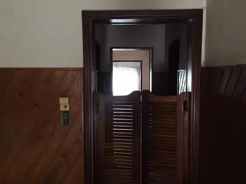 CASA EN LOTE PROPIO DE 3 AMB CON PATIO