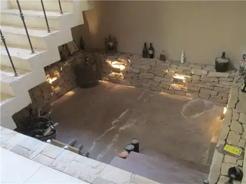 Casa 8 ambientes con 2 baños