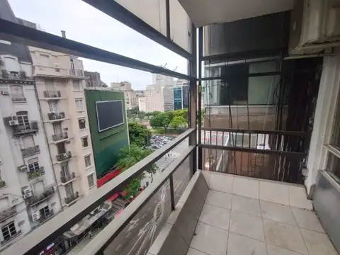 Monoambiente con balcón - Seguridad 24hs - Luminoso - Retiro