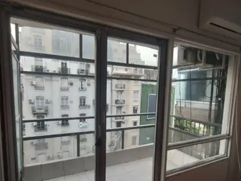 Monoambiente con balcón - Seguridad 24hs - Luminoso - Retiro