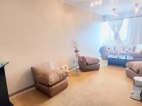 VENTA DEPARTAMENTO 4 AMBIENTES EN FLORES. EXCELENTE UBICACION