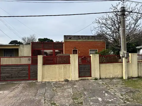 Venta 2 casas en barrio Peñarol 3 dormitorios c/u