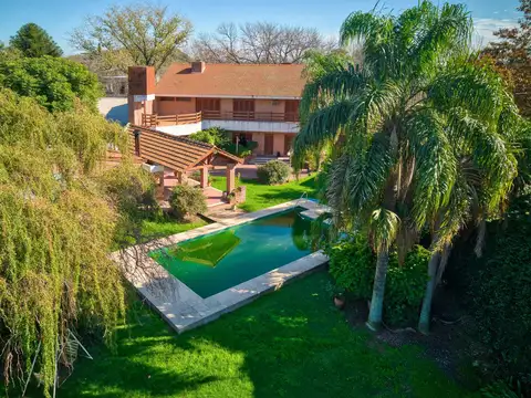 Casa en Venta con 3 cocheras