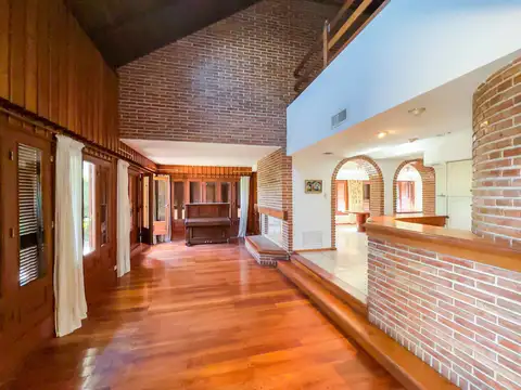 Casa en Venta con 3 cocheras