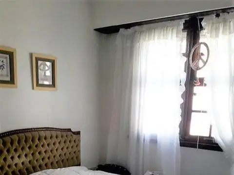 Dpto. 3 ambientes invertido a la calle con balcón. Reciclado.