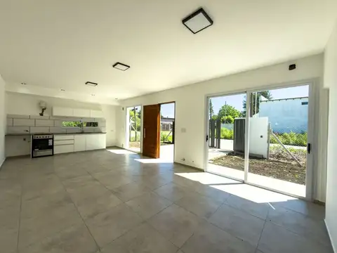 CASA EN VENTA CITY BELL 3 DORMITORIOS Y PARQUE