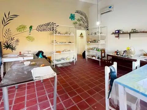 Local en esquina sobre importante calle de Fisherton Residencial