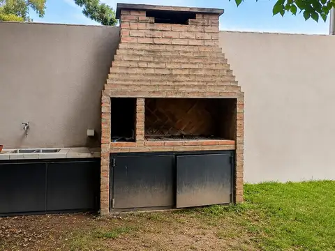 Quinta  con pileta, parrilla y parque espacioso