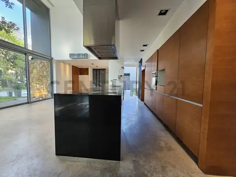 Casa 5 ambientes con 3 baños