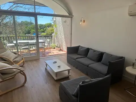 Presidente Uriburu 1000, Piso 1