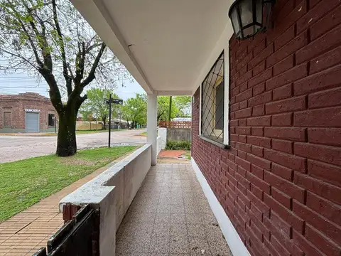 Casa 4 ambientes con 1 baño