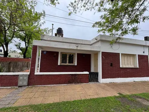 Casa en alquiler de 2 dormitorios en barrio América, Roldán