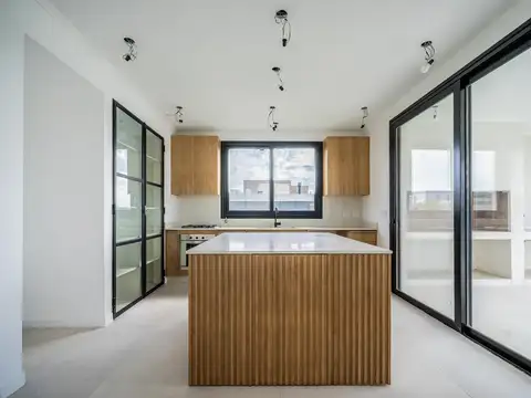 Casa 6 ambientes con 3 baños