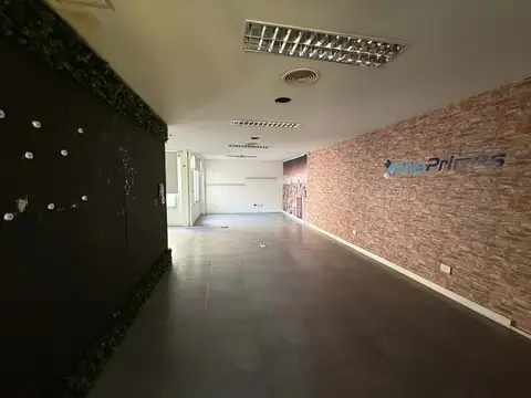 Venta oficina amplia en ph quincho y terraza