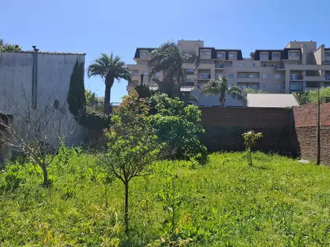 VENTA LOTE CON CASA A RECICLAR BERNAL