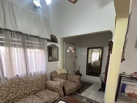 Casa 2 ambientes con 1 baño
