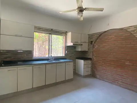 Casa 6 ambientes con 5 baños