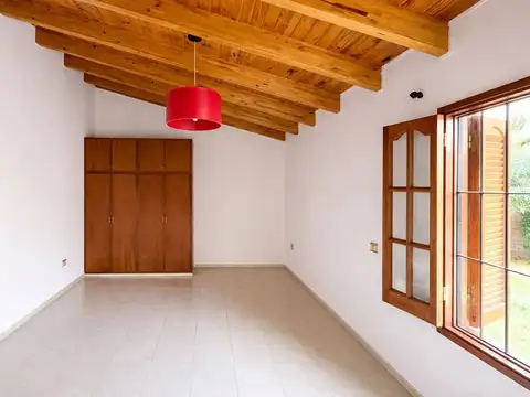 Casa 7 ambientes con 2 baños