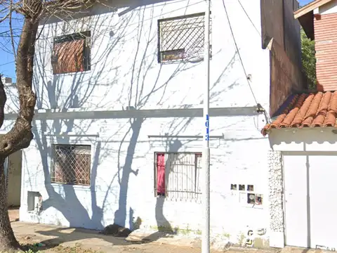 Casa de 2 Plantas a Reciclar – 124 m² Cubiertos sobre Lote de 182 m² – Madrid 1021, Dock Sud