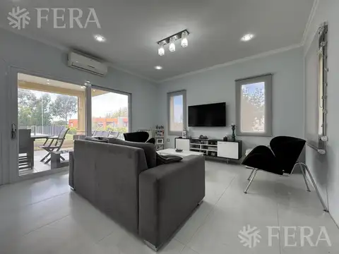 Casa 5 ambientes con 3 baños