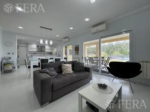 Casa 5 ambientes con 3 baños