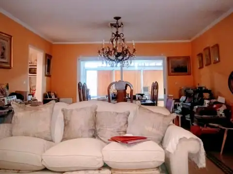 Casa en Venta con 4 cocheras