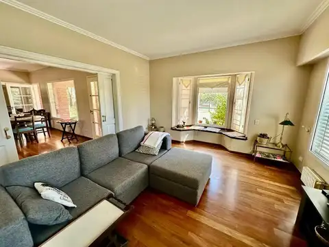 Casa 5 ambientes con 4 baños