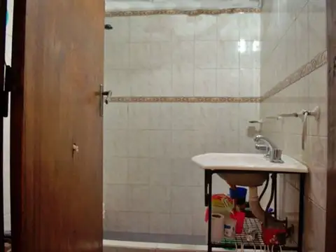 CASA 3 AMB EN VENTA EN JOSE MARMOL A REFACCIONAR