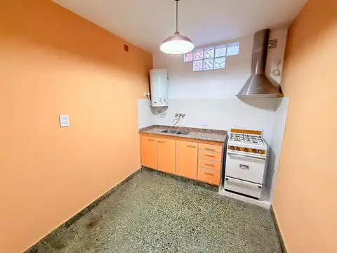 Casa 2 ambientes con 1 baño