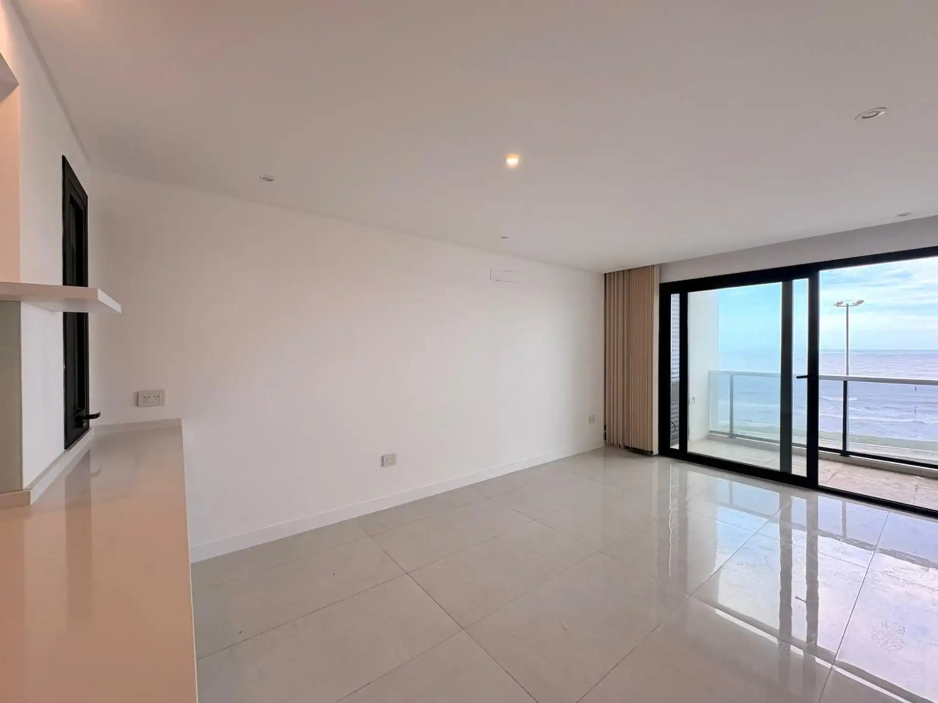 Depto 3 amb, 80m² con cochera y pileta — Aurora del Mar I