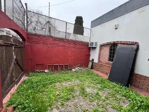 Casa 5 ambientes con 1 baño