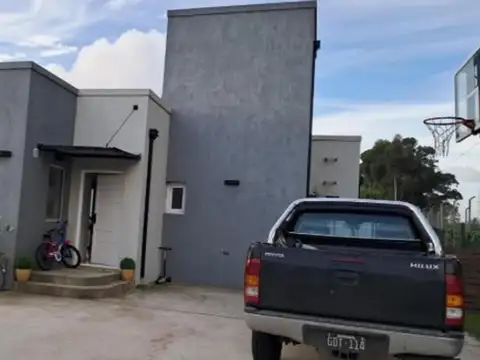Casa 4 ambientes con 3 baños