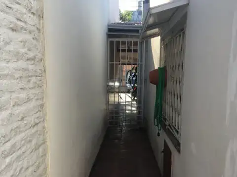 Casa 10 ambientes con 4 baños