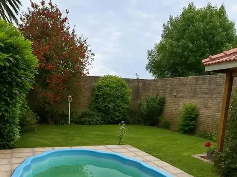 Casa en Venta con 2 cocheras