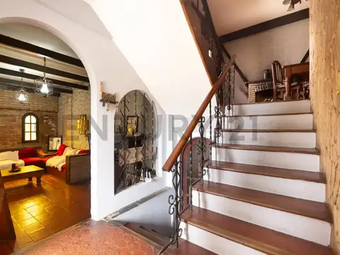 Venta casa 5 amb cochera y patio - Permuta