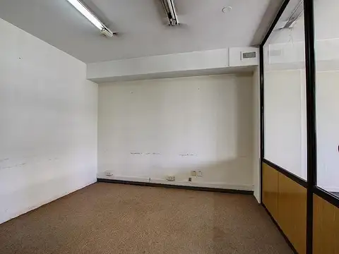 Oficina de 215 m2 en el centro. Vista abierta, buen estado