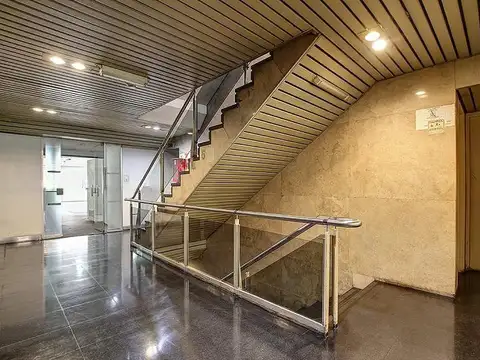 Oficina en Alquiler con 2 cocheras