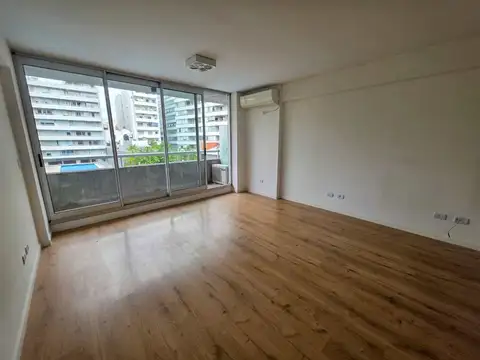 Departamento en Alquiler en Chacarita, USD 650