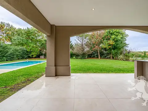 Casa 6 ambientes con 4 baños