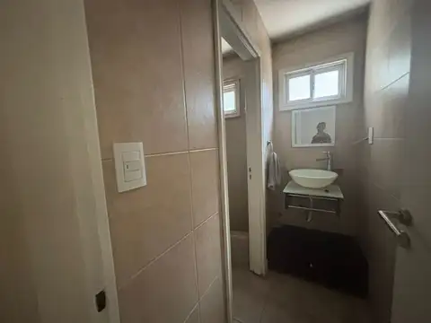VENTA LANUS  CASA 2 AMBIENTES CON QUINCHO Y PATIO