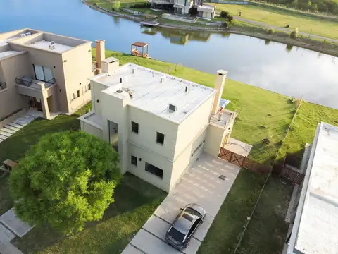 Casa en Venta San Sebastian a la Laguna 3 suites mas 1 dormitorio