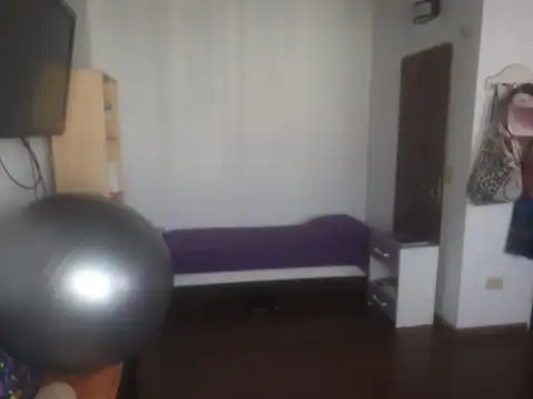 PH en esquina en 2 plantas 2 ó 3 dormit. c/Garage en Sarandi